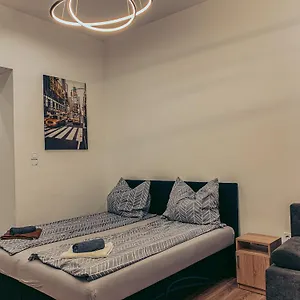  Apartman Szondi Heroes Square