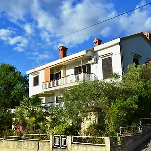 https://apartments-martina-njivice.primorje-gorskikotar.com