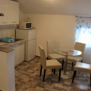 https://apartments-anicic-coric.primorje-gorskikotar.com